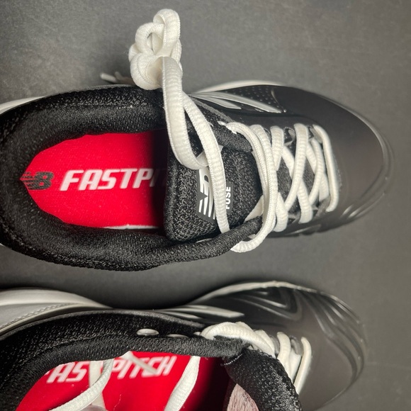 New Balance Women’s Fuse V2 SMFUSEK2 Sz 6 Fastpitch Metal Cleats - Picture 10 of 10